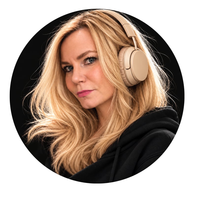 Iryna Piven w słuchawkach